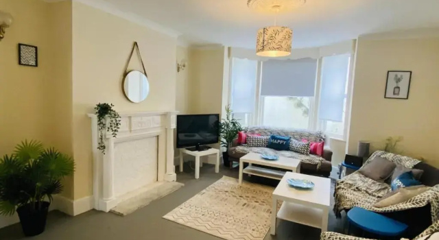 Коттедж 7 Bedrooms House Beside the Sea