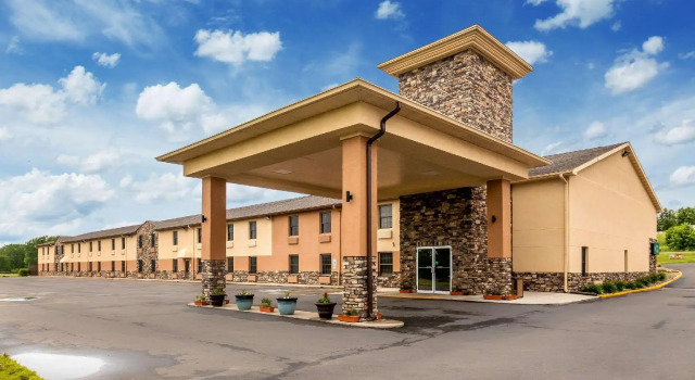 Кровать в общем номере Quality Inn Newton at I-80