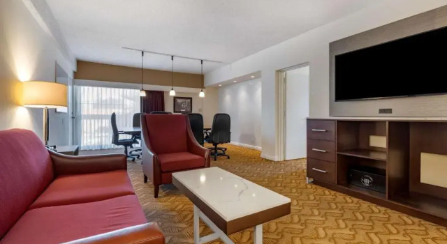 Люкс с балконом Best Western Plus Thousand Oaks Inn