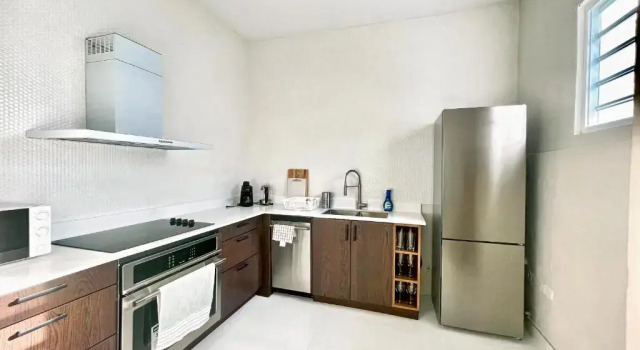 Апартаменты Breathtaking 3-Br Beachside Apt