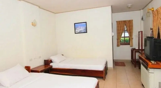 Rosthip Thani Resort(รสทิพย์ธานี รีสอร์ท)
