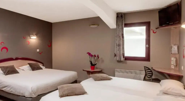Четырёхместный номер Standard B&B HOTEL Aurillac Le Lioran