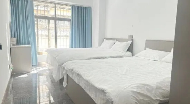 Семейный люкс Deluxe с 2 комнатами с балконом Xiamen Shiyue Homestay (Senbao)