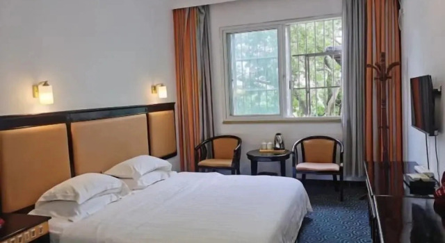 Sunshine Hotel, Забронировать Отель Чунцзо Гуанси