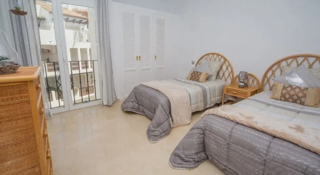 Modern 2 Bed ,2 bathroom refurbished apartment , outstanding sea and golf views