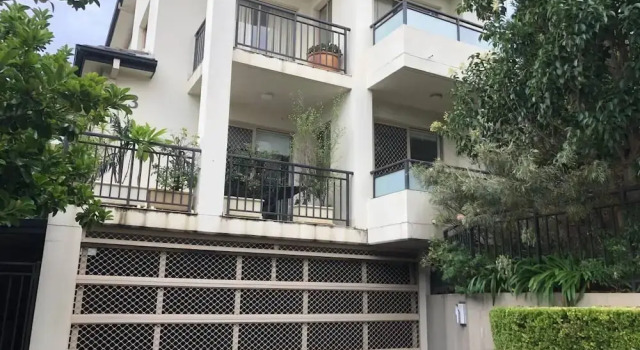 Coogee Beach With AC Close To Beach And City