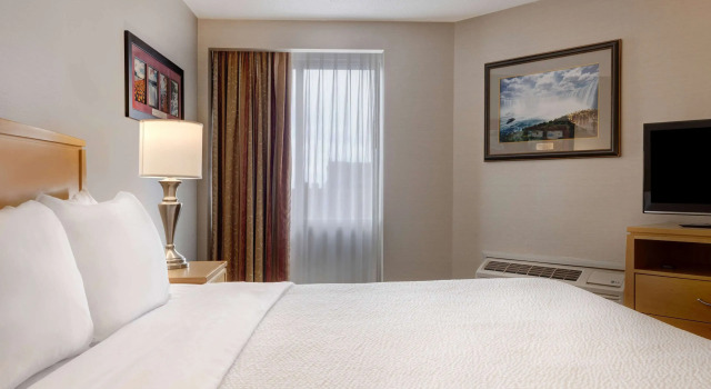 Days Inn by Wyndham Niagara Falls Near The Falls, Забронировать Отель Недорогие отели Ниагара Фолс, рядом с Казино Niagara, недорого