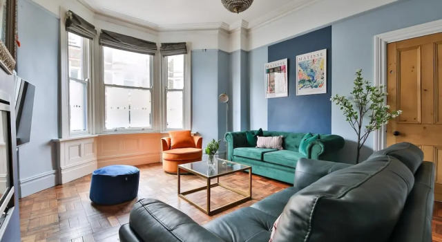 Коттедж Comfort 4 Bed House with Pool Table & Parking