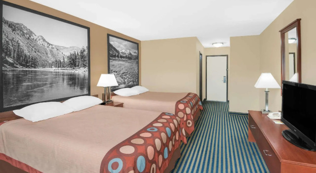 Четырёхместный номер Standard Super 8 by Wyndham Marshalltown
