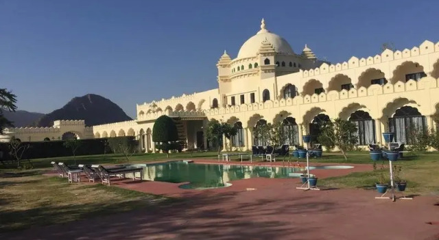 Номер Deluxe Gulaab Niwaas Palace
