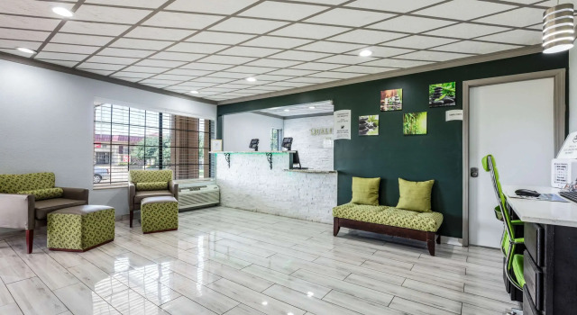 Quality Inn Forrest City I-40, Prenota Hotel Hotel a Missouri con parcheggio, Parcheggio