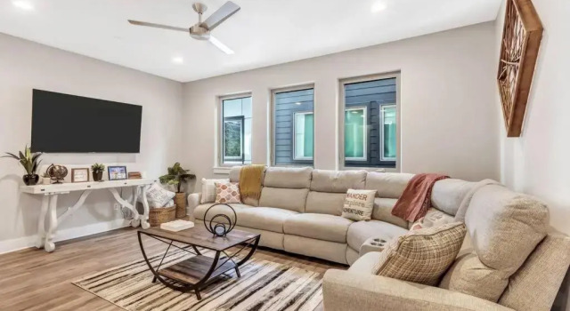 Коттедж Private Rooftop Patio + 4 Story Home in Downtown FW