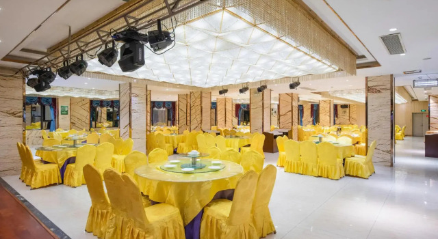 Ying Rong Hotel, Rezerwuj Hotel Hotele w Chuxiong z parkingiem, Parking