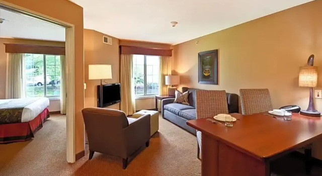 Одноместный люкс GrandStay Hotel & Suites La Crosse