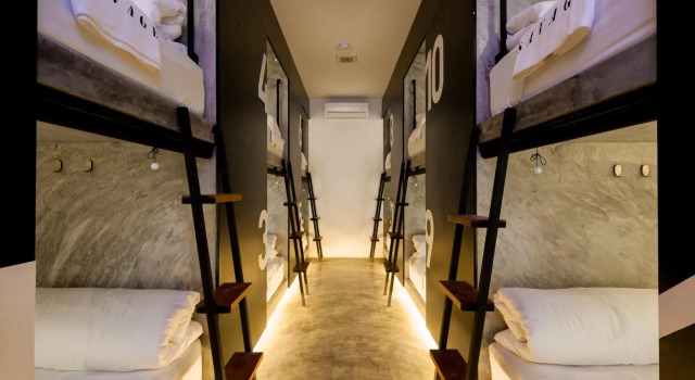 Кровать в общем номере Savage Hostel Koh Tao