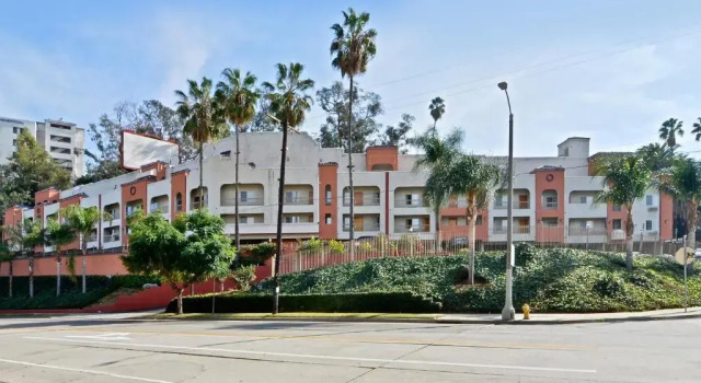 Кровать в общем номере Hotel Silver Lake Los Angeles