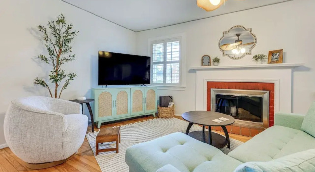 Коттедж 4 Mi to Dtwn Jacksonville: Chic Home w/ Porch!