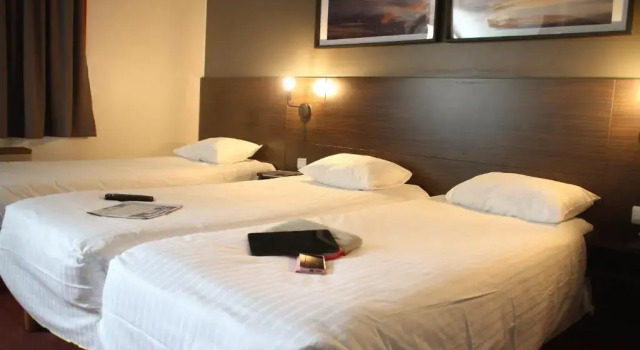 Трёхместный номер Standard Orly Superior Hotel