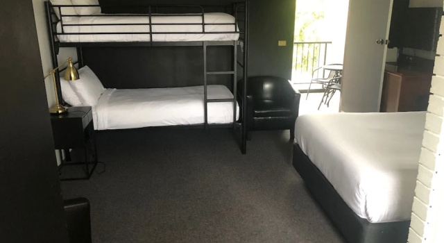 Семейный номер Standard с балконом Matador Motor Inn