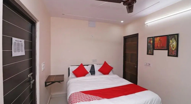 Oyo 44999 Jaypee Studios, Забронировать Отель Гургаон 