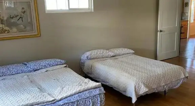 House, walking distance from Universal Studios, Забронировать Отель Юниверсал-Сити Лос-Анджелес, рядом с Юнивёрсал-Сити/Студио-сити