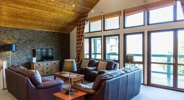 CELEBRATE AT THE WORLD FAMOUS LOCH LOMOND RESORT CAMERON HOUSE - Sleeps 6