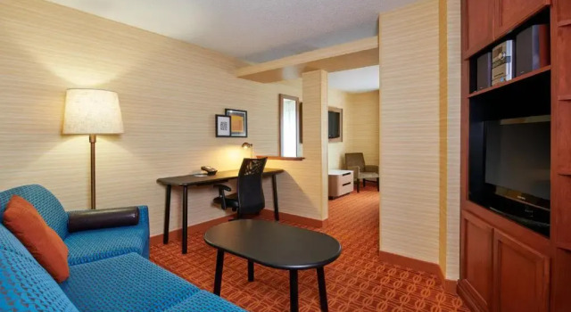 Люкс Fairfield Inn & Suites Detroit Farmington Hills