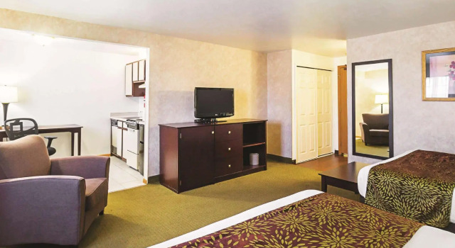Четырёхместный номер Standard La Quinta by Wyndham Woodburn