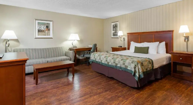 Номер Deluxe Days Inn by Wyndham Westminster