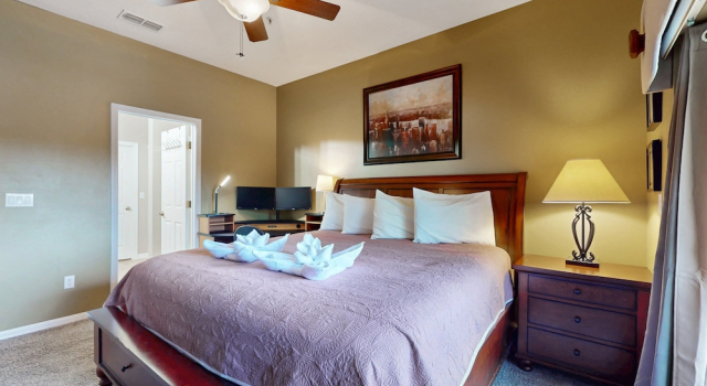 Friendly Condo With Shared Pool and Hot Tub, High-speed Wifi, and Central AC