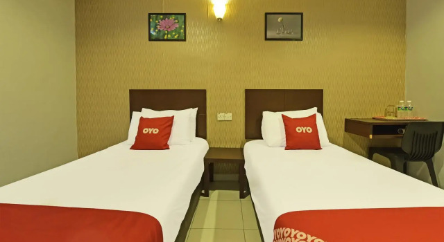 Luksusowy dwuosobowy pokój Hotel O M Three Hotel