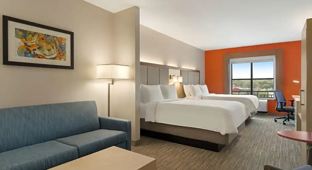 Полулюкс Standard Holiday Inn Express & Suites Mt. Pleasant by IHG