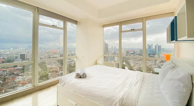 Spacious And Comfort Living 2Br At Menteng Park Apartment, Забронировать Апартаменты/квартира Ментенг Джакарта, рядом с Парк Таман Суропати