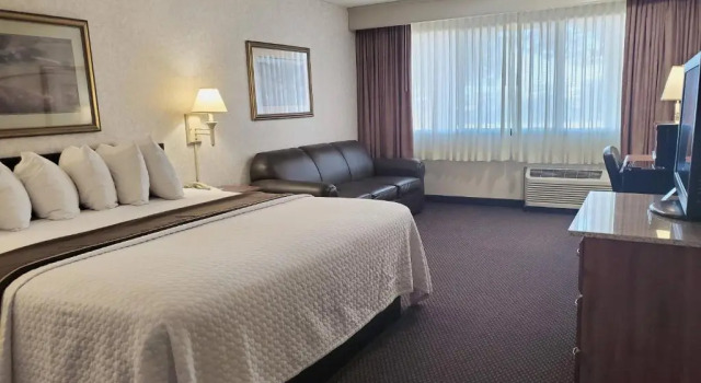 Номер Standard AmericInn by Wyndham Watertown
