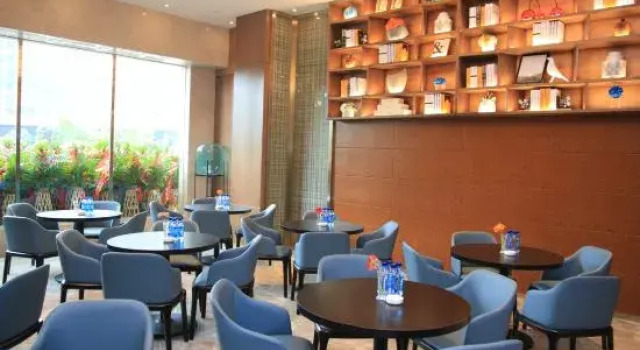 New Glory Holiday Inn