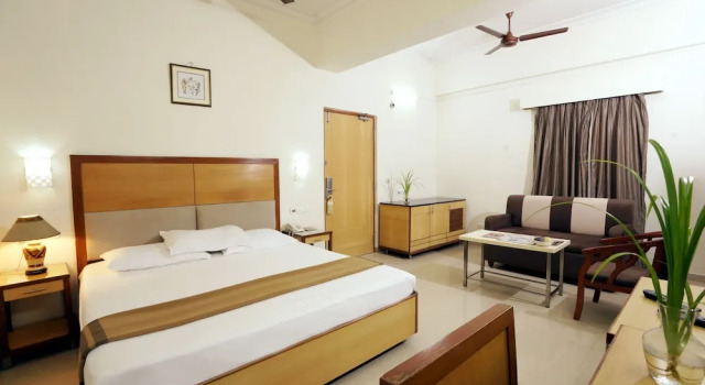 Двухместный номер Deluxe Hotel Geetha Regency