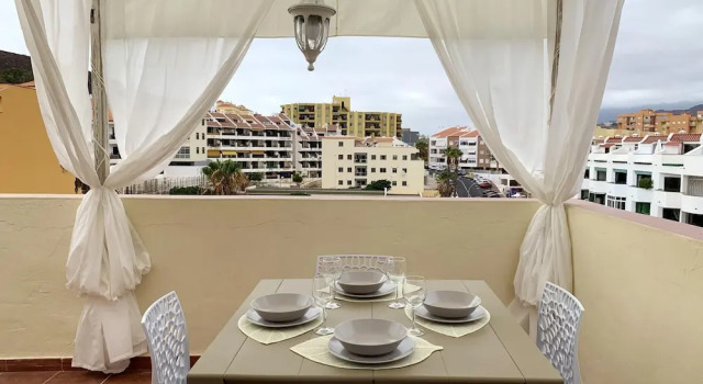 Apartment With 2 Bedrooms in Los Cristianos, With Wonderful Mountain V, Book Apartment Hotels in Tenerife with Parking, Parking
