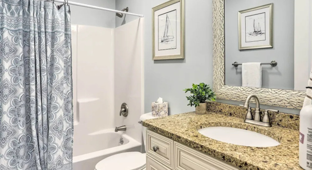 Коттедж с 3 комнатами Port Clinton Home With Lake Views!