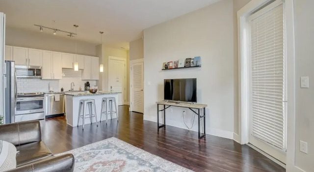 Luxurious 1BR Dilworth Apt on Greenway, Забронировать Отель Отели Шарлотте 3 звезды, рядом с Levine Children's Hospital, 3*