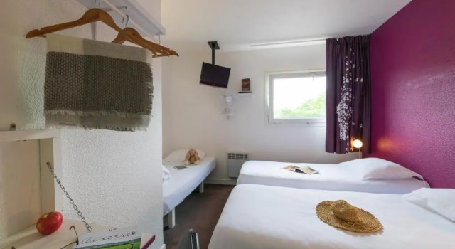 Трёхместный номер Standard Hôtel Cerise Auxerre