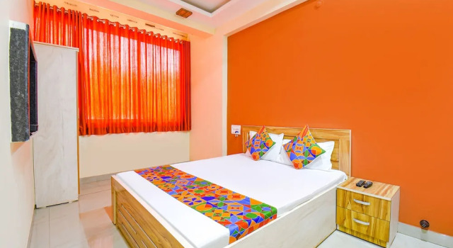 Номер Deluxe Fabexpress Prajakta Holiday Inn