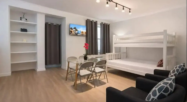 Апартаменты Coastal Retreat Charming 1bdr MiamiBeach