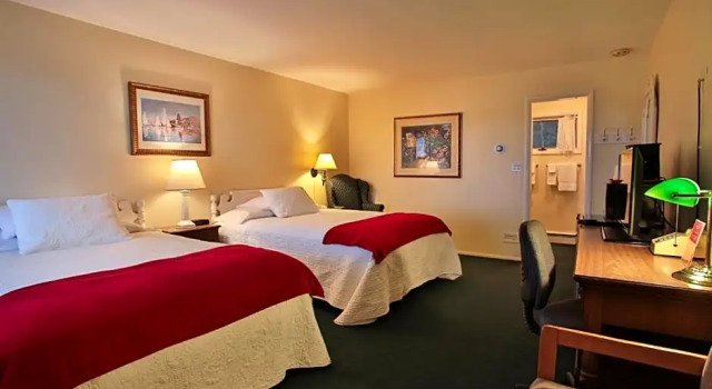 Четырёхместный номер Standard Bay Inn of Petoskey