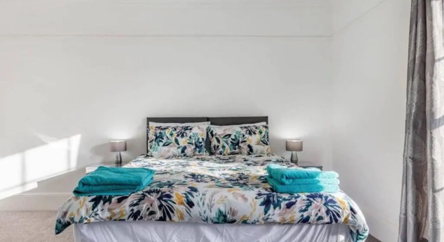 Коттедж Lovely Villa 1 King 1 Double Sofa 4 Single Beds