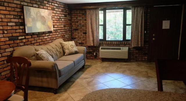Люкс Deluxe Chalet Inn & Suites