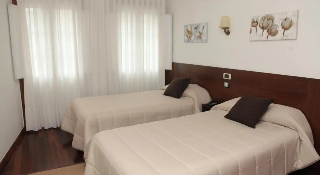 Четырёхместный номер Standard Hotel Restaurante Rúas
