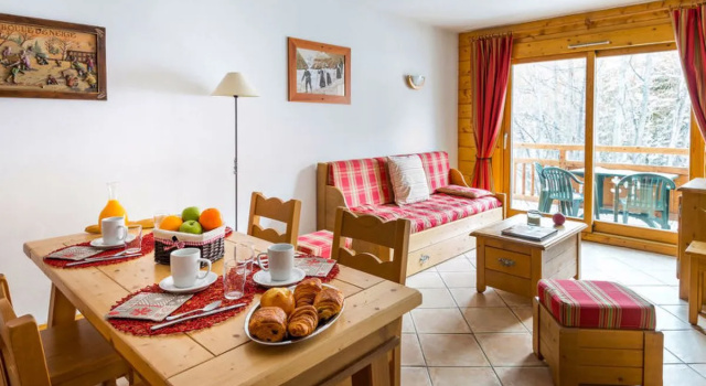 Le Hameau du Rocher Blanc 16140, Rezervasyon Otel Serre Chevalier otoparklı oteller, Otopark