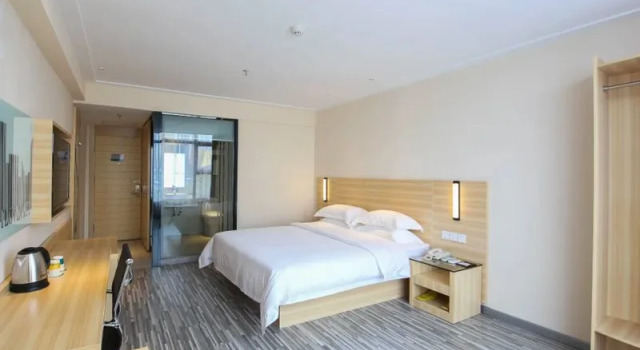 City Comfort Inn Hotel (Liuzhou Wuxing Pedestrian Street Yintai City)