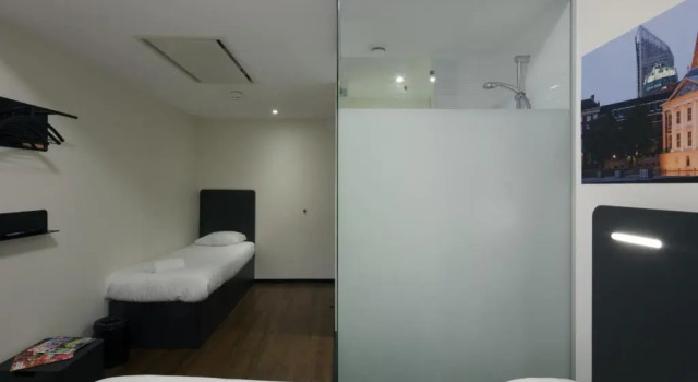 Трёхместный номер Standard easyHotel The Hague City Centre