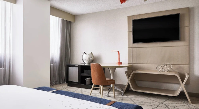 Четырёхместный номер Standard с балконом Renaissance Denver Hotel & Conference Center